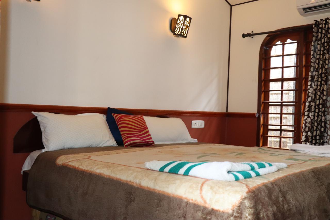 Friends Cruise, Nightstay Houseboat Alappuzha Exterior photo