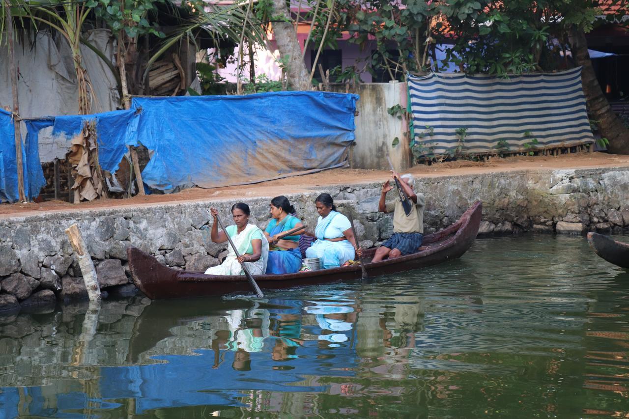 Friends Cruise, Nightstay Houseboat Alappuzha Exterior photo